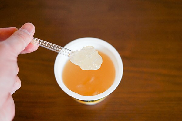 【新商品】禁断の食べるはちみつに賛否！ 実際に食べてみた