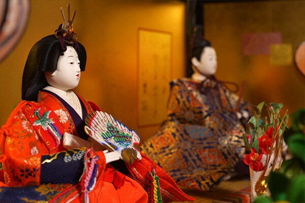 お内裏様は左？右？ 実は地域差があった ひな人形の飾り方