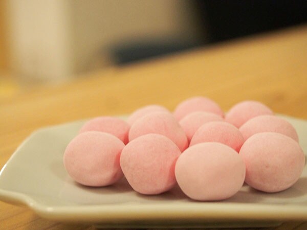 コンビニで買える♪ バッグに入れておきたい2つの“春お菓子”