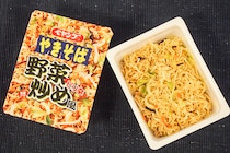 新商品ラッシュ!?　ペヤング「ピリ辛野菜炒め風やきそば」を食べてみた