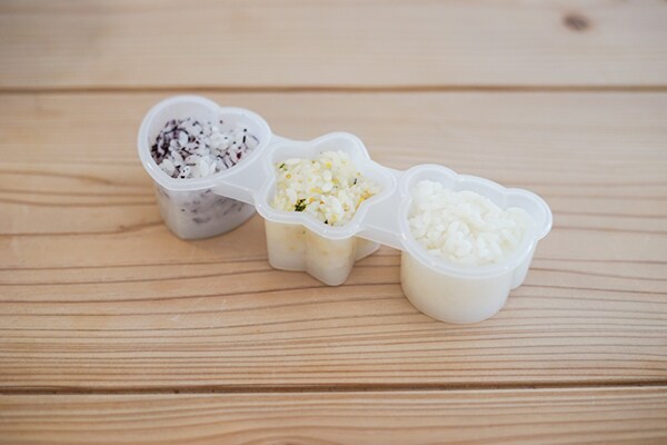 子どもと一緒に楽しめる♪ セリアの100円おにぎりグッズが超便利!