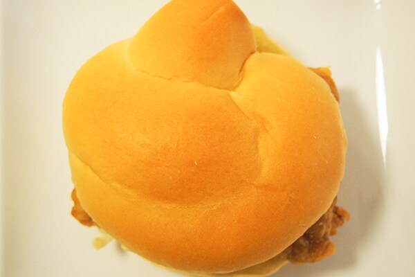 「コンビニだから」と侮れない! セブンの「チキン竜田バーガー」が鬼ウマ