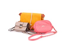 100円ショップのアイテムでできる「ハンドバッグ」収納法