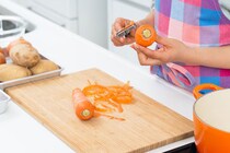 【エコ】むいた後どうしてる？ “野菜の皮”を捨てない4つの活用術