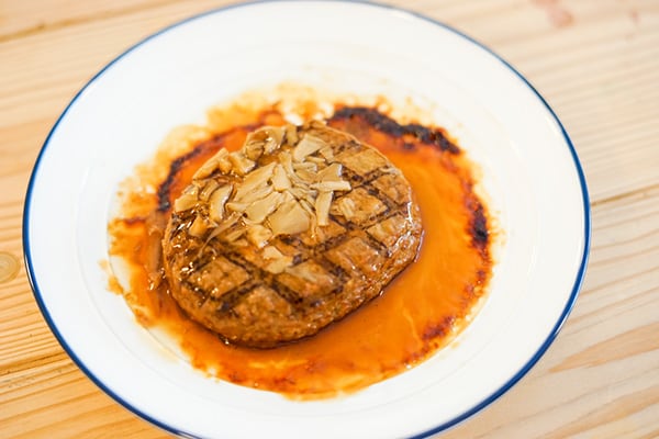 1個95円! 業務スーパーの冷凍ハンバーグを食べてみた