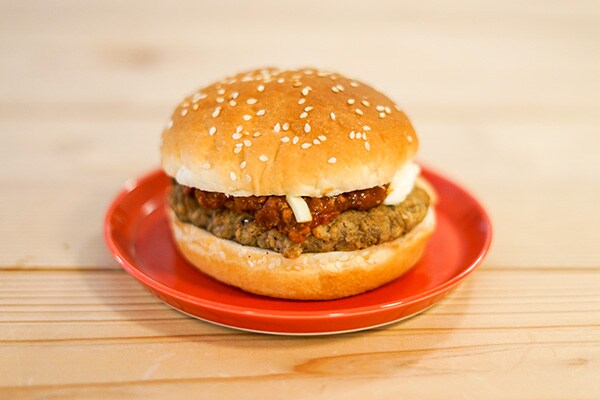 セブンのグルメバーガーチリチーズはプチリッチな味わい!