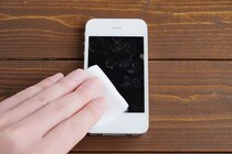 【ベタベタ、ザラザラ】スマホの指紋汚れを軽減させるには？