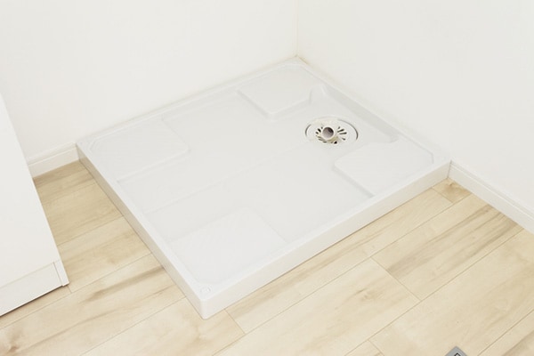 洗濯機の下にある四角い箱「防水パン」の役割って？