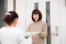 ママ友からのお土産にお返しは必要？ それとも不要？