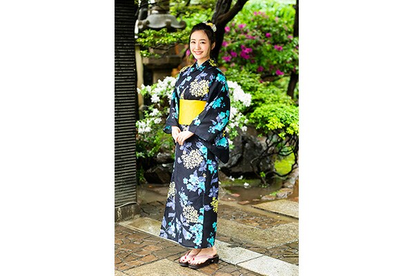 【家族で楽しむ】今夏は簡単着付けの最新浴衣が狙い目！