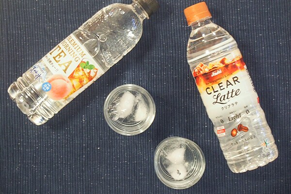 【混乱】透明なのに味がする「ピーチティー」と「カフェラテ」を飲んでみた