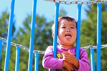 遊んでる？　怒ってる？　子どもの唾吐きはどう止めさせる？