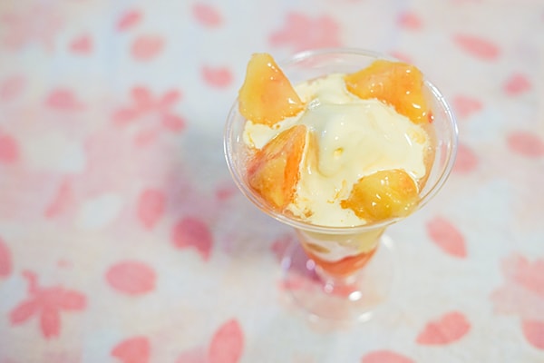 【プチご褒美】ミニストップの新商品・白桃パフェは贅沢感あり