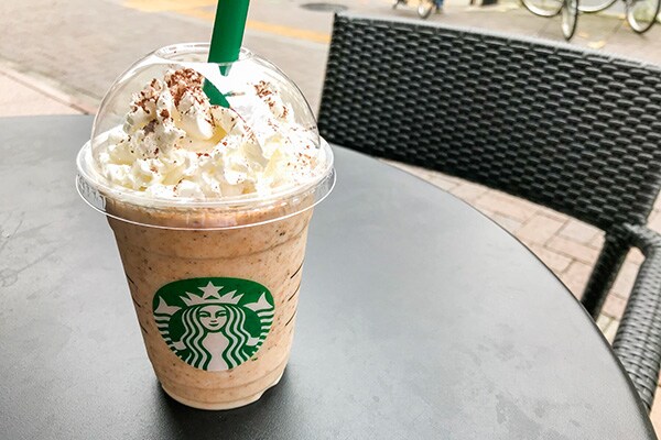 ザクザク食感！スタバの「チャンキークッキーフラペチーノ」が復活！