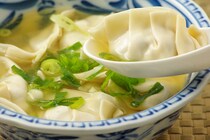 さっそく夏バテかも…食欲がなくてもつるんと食べられる水餃子レシピ