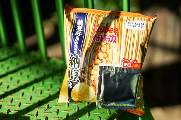 納豆すぎる！ ローソン限定の納豆ポテトチップスはネバネバ系だった