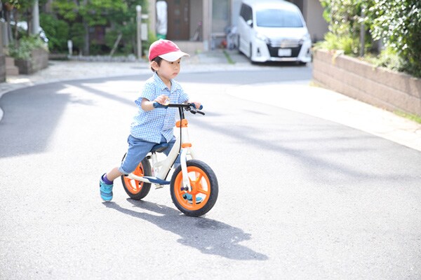 【どっちを選ぶ?】ペダルなし二輪遊具と自転車の違いは?