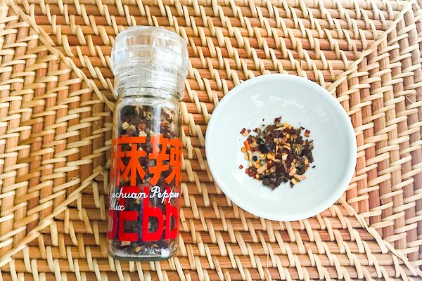 カルディの「麻辣ペッパー」でお店の味に! 万能すぎるスパイシー調味料