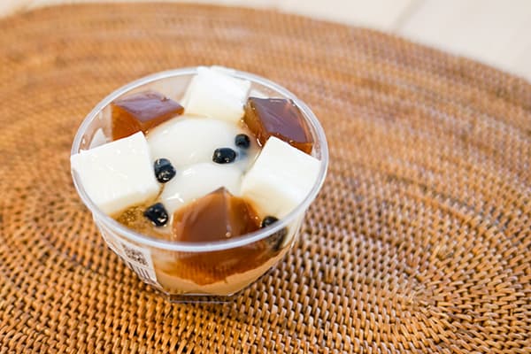 とろぷる～♪ローソンのミルクティー白玉寒天は美味ニャー