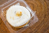 【贅沢】ローソンの新作パンケーキはココナッツ風味の3層仕立て！