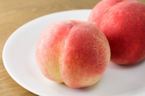 涼感いっぱい！ 桃を使ったひんやりスイーツレシピ