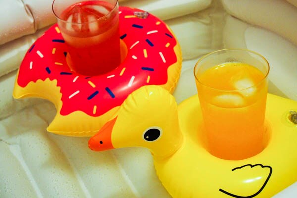 かわいい＆便利！　キャン★ドゥの「フロートドリンクホルダー」が夏らしい！