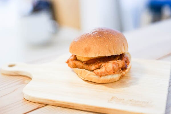 【韓国風】セブンの「チーズタッカルビバーガー」を食べてみた