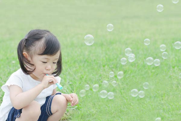手作りシャボン玉液で外遊びがもっと楽しくなる♪