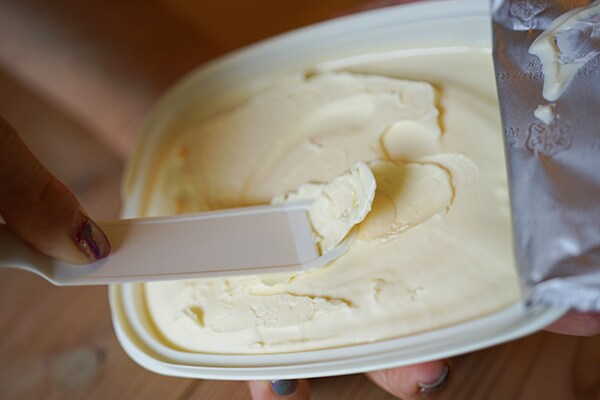 1000円の商品と大差なし!?　キャンドゥの「ピーラー式バターナイフ」に大満足