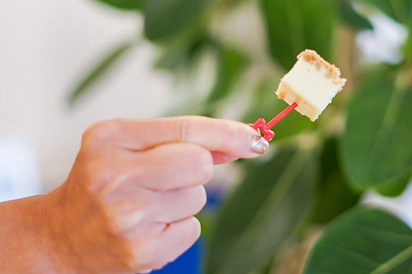 【超濃厚】セブン「ひとくちベイクドチーズケーキ」は食べ過ぎ注意!?