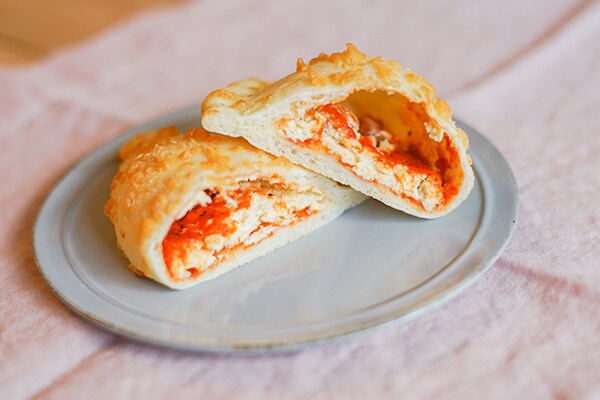 「もちもちとした包み焼きスパイシーピッツァ」