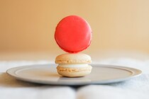 おいしいと話題！ ローソンのマカロンを食べてみたら“硬かった”