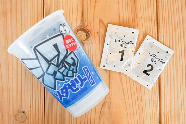 駄菓子っぽくて楽しい! ファミマの自分で作るソーダゼリー