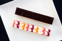 【片手でラクチン♪】ファミマのスティックケーキが超濃厚！