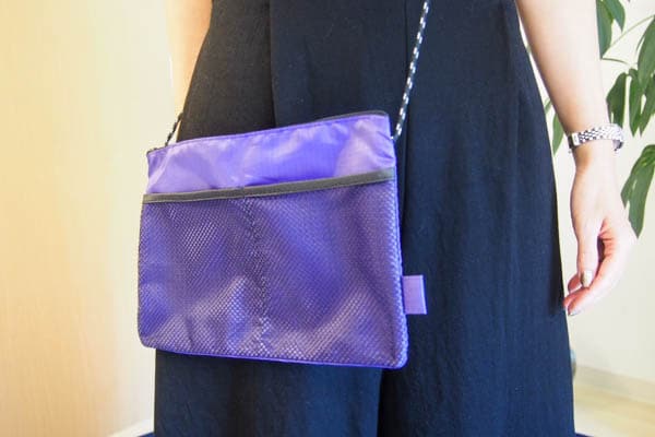 【売り切れ続出】ダイソーの「サコッシュ」は見つけたら即ゲットせよ！