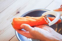 【時短になる!?】キャンドゥの「つま切り専用ピーラー」を使ってみた
