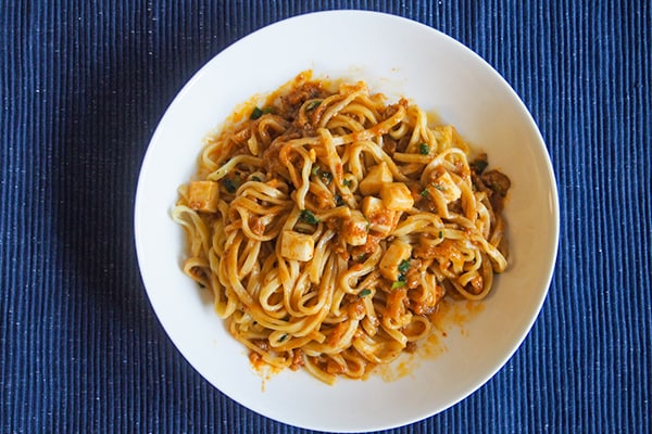 【旨辛】セブン×蒙古タンメン「汁なし麻辛麺」がクセになる！