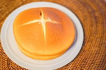 【甘さにメロメロ】ファミマ「ダブルクリームサンド」にメロン味が登場！