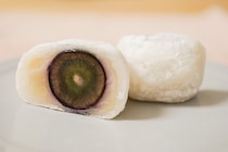 今年も発売に！ ローソンのナガノパープル大福がウマイと話題