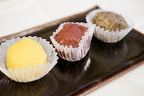 3種の味を楽しめて贅沢！ セブンの「もち麦もっちり秋の小さなおはぎ」