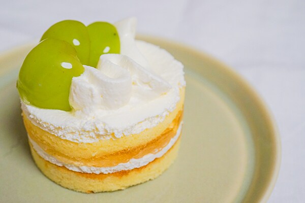 ローソン「シャインマスカットのショートケーキ」が贅沢すぎる！