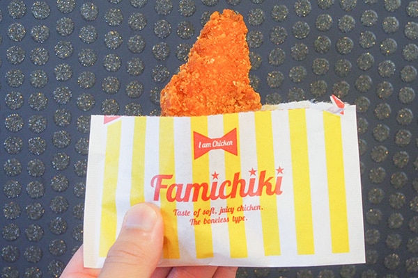 【ウマイと話題】ファミマのトムヤムクン味チキンスティックを食べてみた