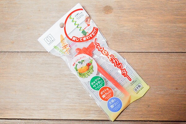 セリア「くるりんカッター」で野菜をらせん状に切ってみた