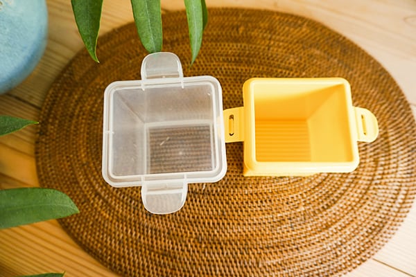 レンチンであっという間にできる！　ダイソーの「レンジで簡単!! だし巻きたまご」を試してみた