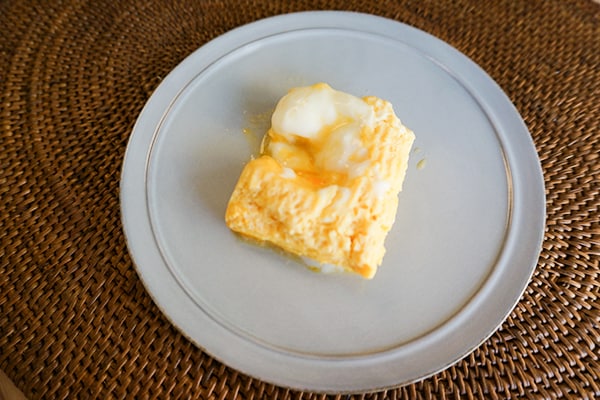 レンチンであっという間にできる！　ダイソーの「レンジで簡単!! だし巻きたまご」を試してみた