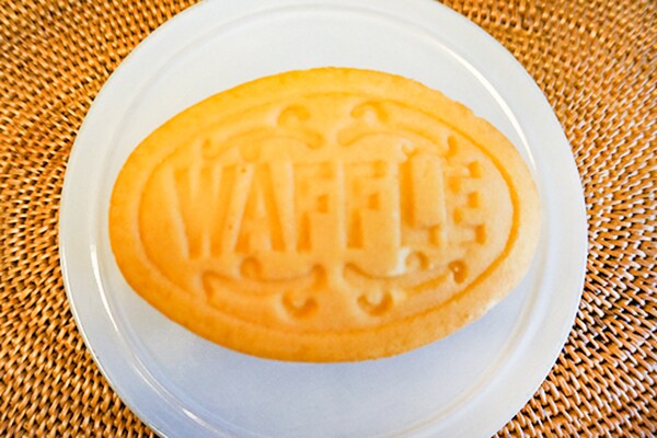 とろける食感がたまらない！　ローソンの「ふんわりワッフル」