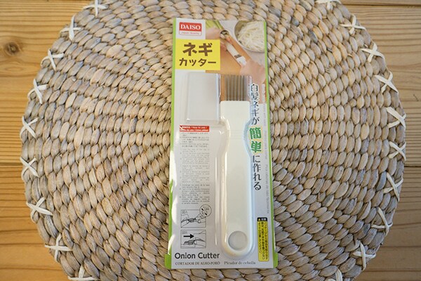 気持ち良いくらいに切れる! ダイソーの「ネギカッター」を試してみた