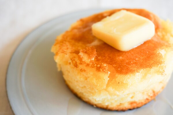 【検証】100円アイテムで有名店のようなボリューム満点のパンケーキは作れるか!?