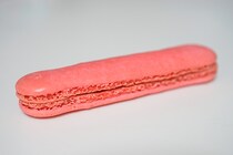 安価マカロンの決定版！ ファミマカロンの新作は「ストロベリー」でウマ！