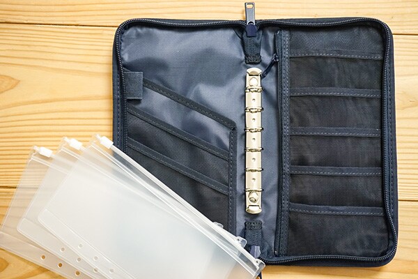 使い方無限大!? 家計管理に便利な無印良品のパスポートケースとは？
